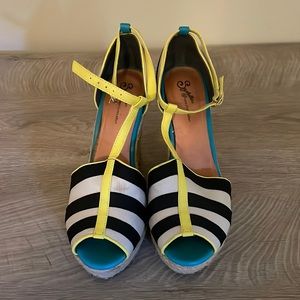 Seychelles striped wedge size 7.5